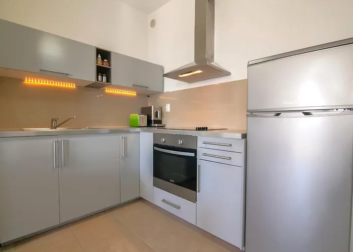 شقة Brattia بول